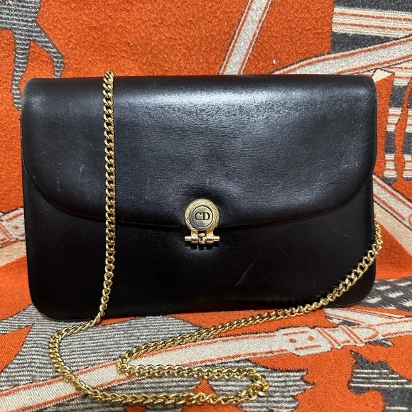 CHRISTIAN DIOR ❤️🌟VINTAGE BLACK LEATHER WITH GOLD CHAIN BAG⭐️ - Picture 1 of 8